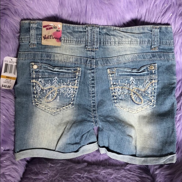 *SPECIAL* NWT Juniors denim shorts. - Picture 2 of 3